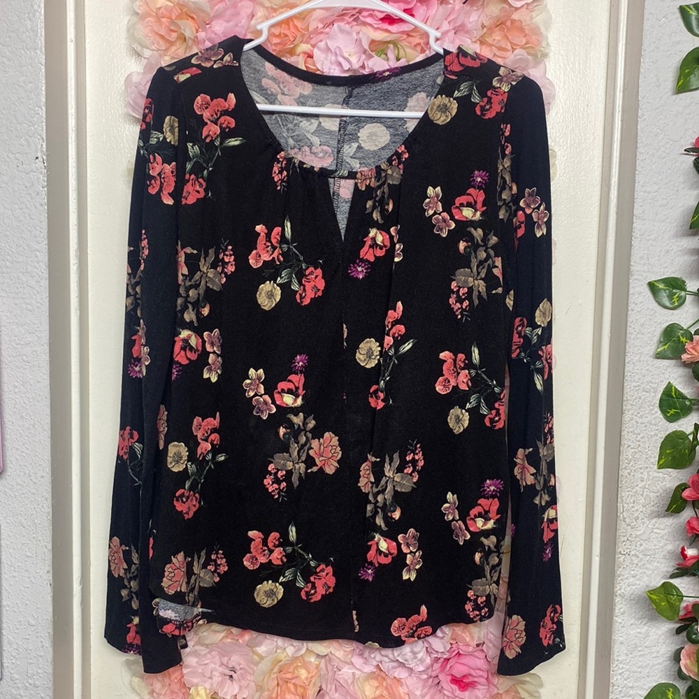 Black floral top